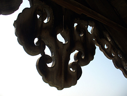 丸岡城天守は木の造形が美しい