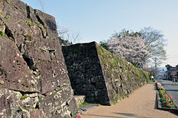豊富に石垣が残る人吉城